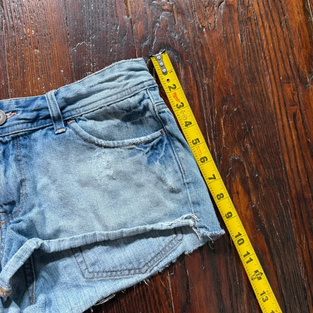 American Eagle Denim Shorts Women 6 Light Blue Distressed Raw Hem Low Rise 2647